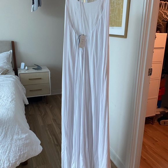 Indah Maddox Dress - White - Picture 2 of 3